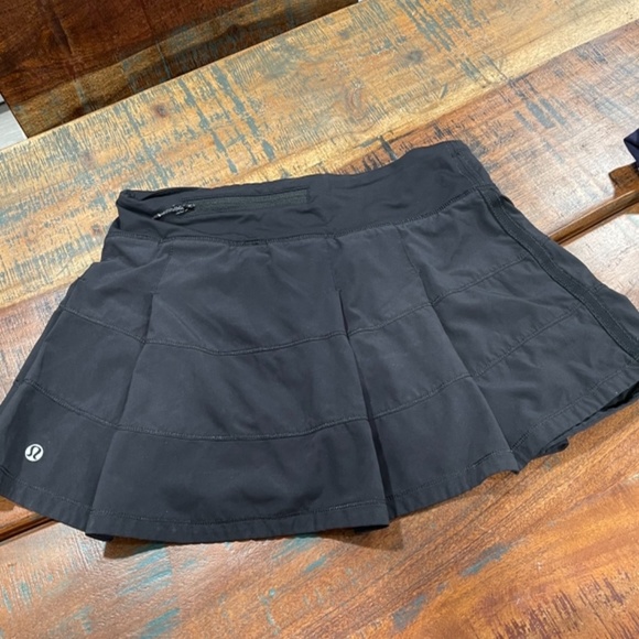 Lululemon Size 4 Reg skorts - Picture 9 of 9